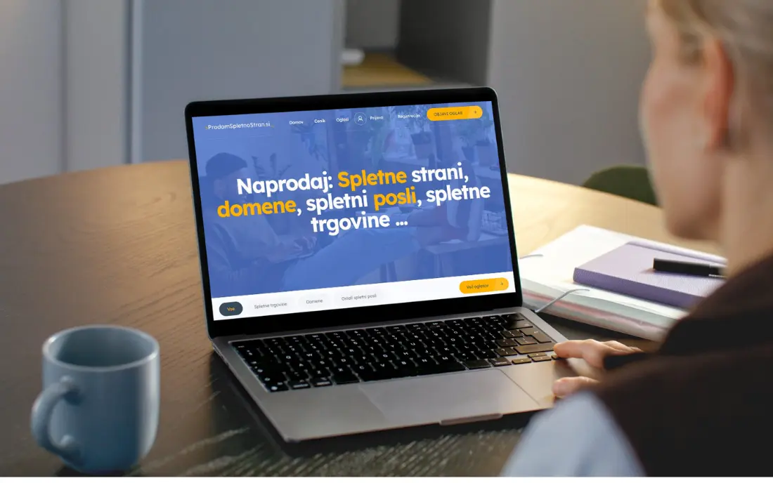 spletna stran na laptopu